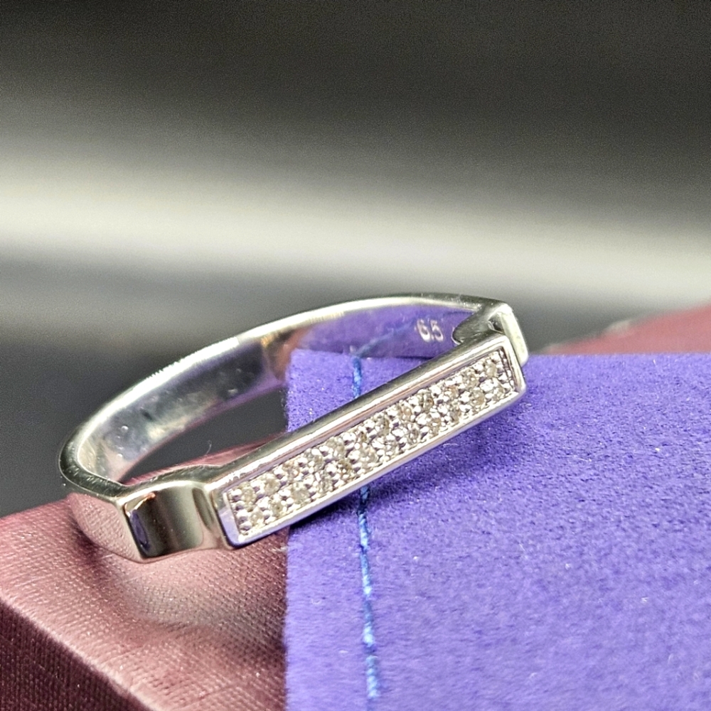New Monica Vinader Signature silver Ring with 2 rows of diamonds.  Size 6.5